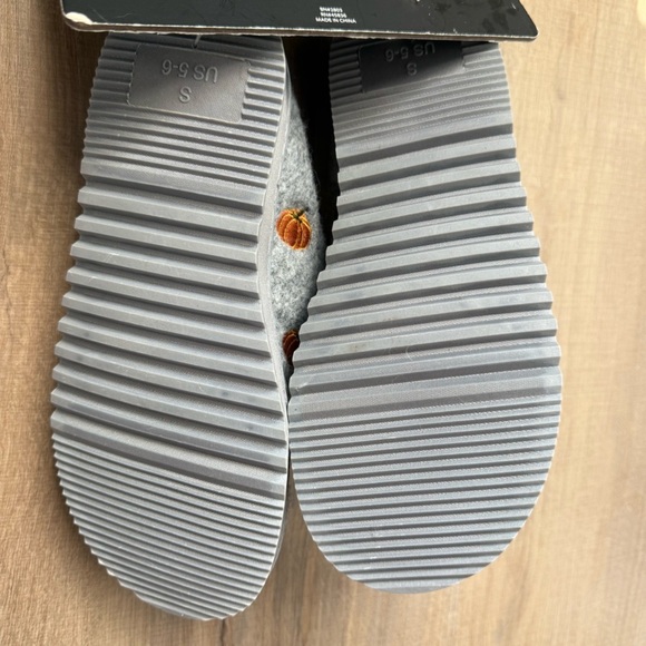 Kooba Faux Fur Slippers NWT - Size S - Picture 4 of 6